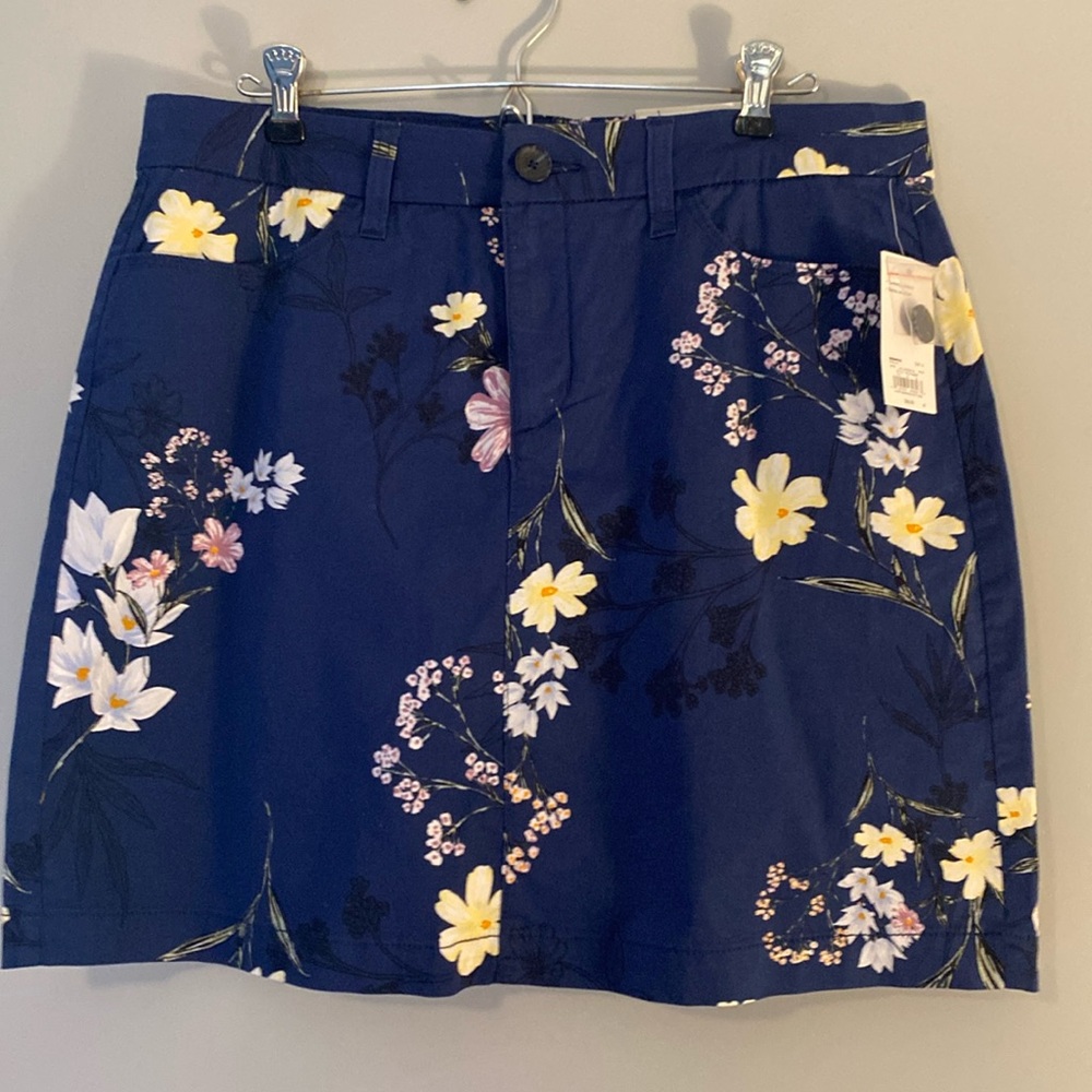 NWT Blue Floral SKORT